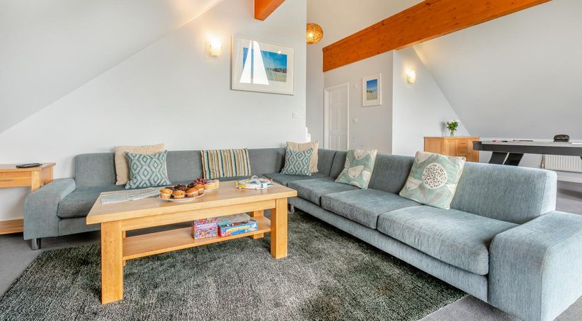 Photo of 4 Bed in Winnards Perch