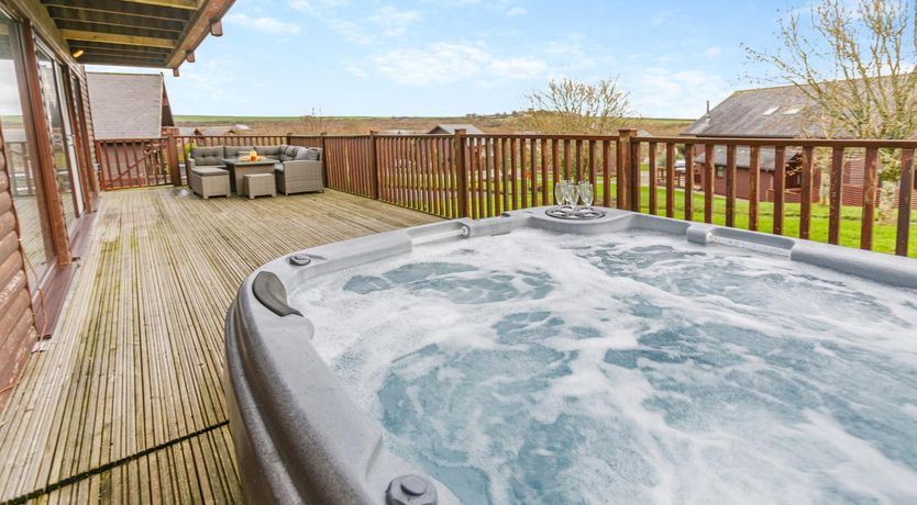 Photo of 4 Bed in Winnards Perch