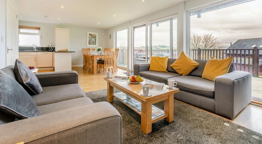 Photo of 4 Bed in Winnards Perch
