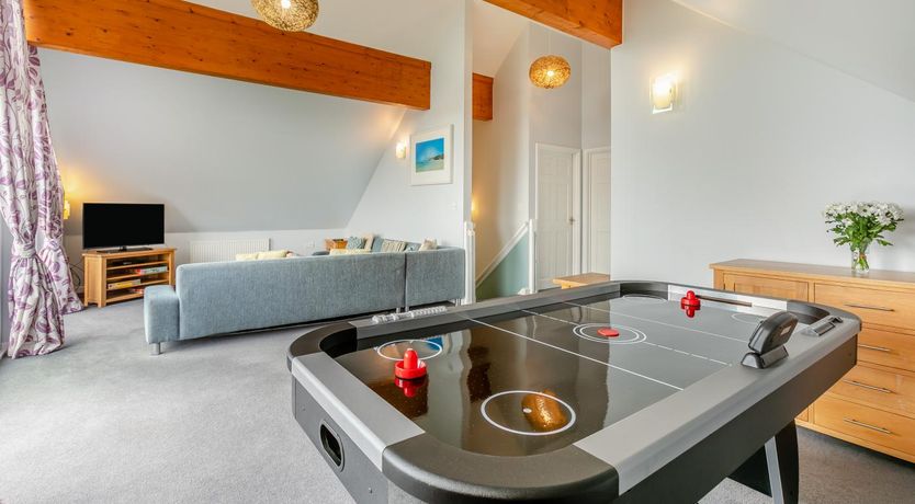 Photo of 4 Bed in Winnards Perch