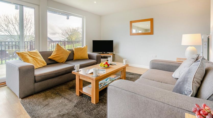 Photo of 4 Bed in Winnards Perch