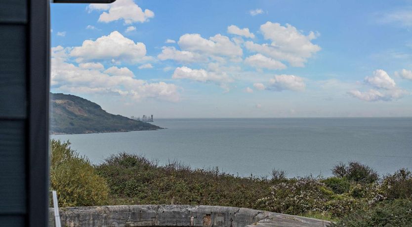 Photo of 3 Bed in Totland Bay
