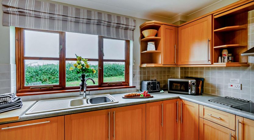 Photo of 4 Bed in St. Florence