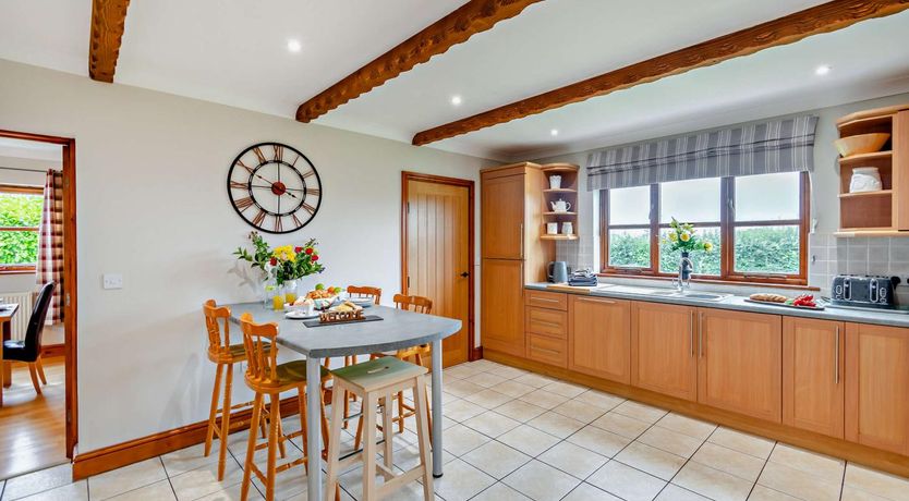 Photo of 4 Bed in St. Florence