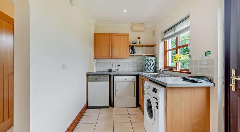 Photo of 4 Bed in St. Florence