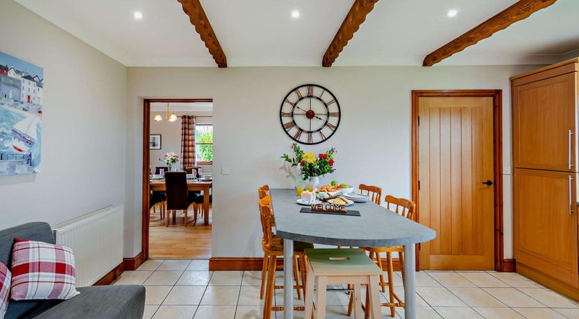 Photo of 4 Bed in St. Florence