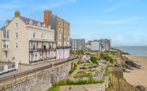 Photo of 1 Bed in Tenby