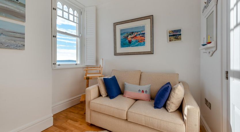 Photo of 1 Bed in Tenby