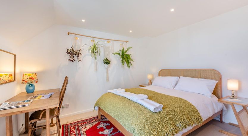 Photo of 2 Bed in Shoreham-by-Sea