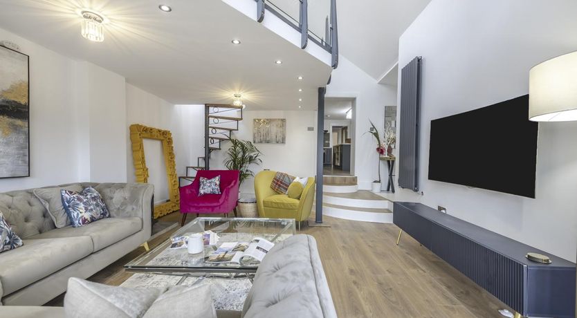 Photo of 4 Bed in Milford Haven