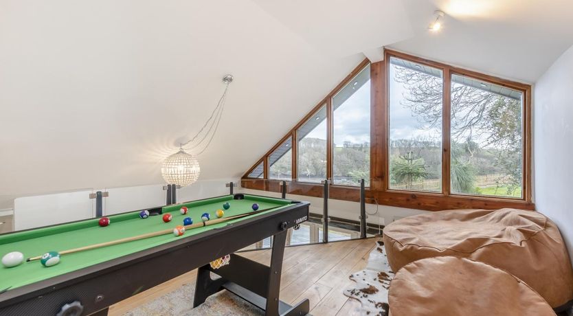 Photo of 4 Bed in Milford Haven