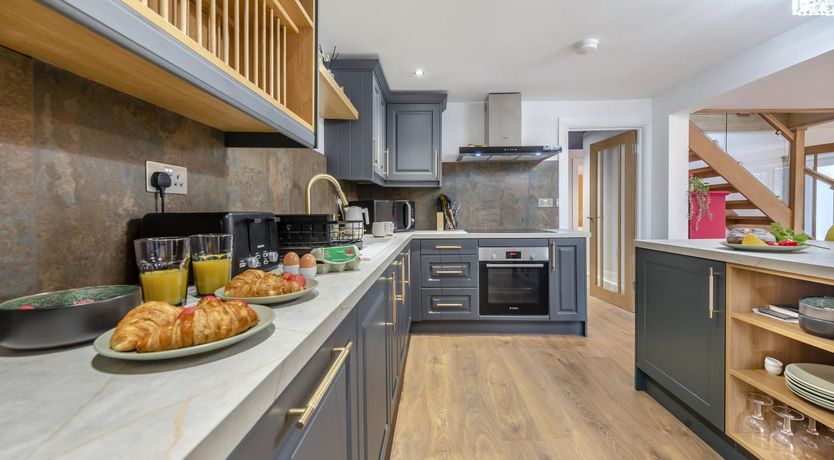 Photo of 4 Bed in Milford Haven