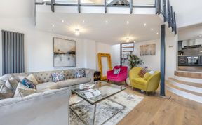 Photo of 4 Bed in Milford Haven