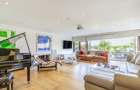 Photo of 4-bed-in-mawgan-porth-3