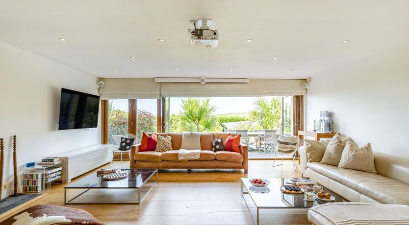 Photo of 4 Bed in Mawgan Porth