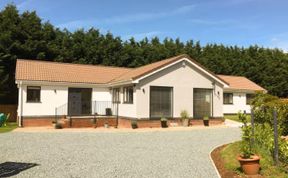 Photo of 4 Bed in Henley-in-Arden
