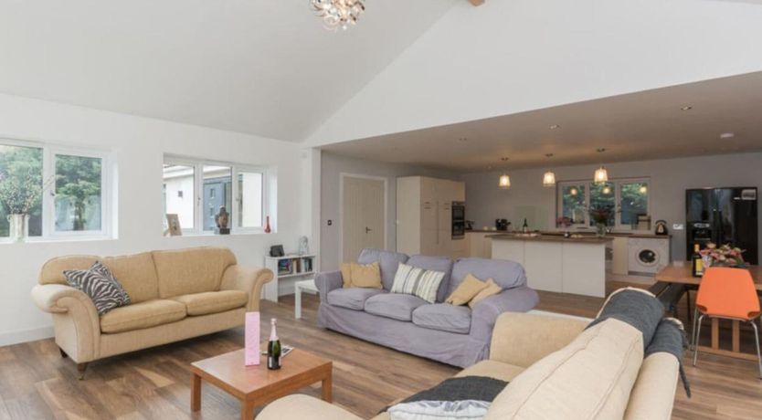 Photo of 4 Bed in Henley-in-Arden