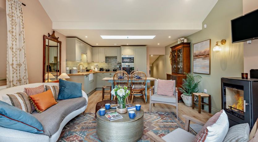 Photo of 3 Bed in Durweston