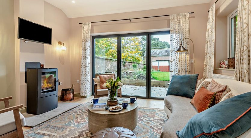 Photo of 3 Bed in Durweston