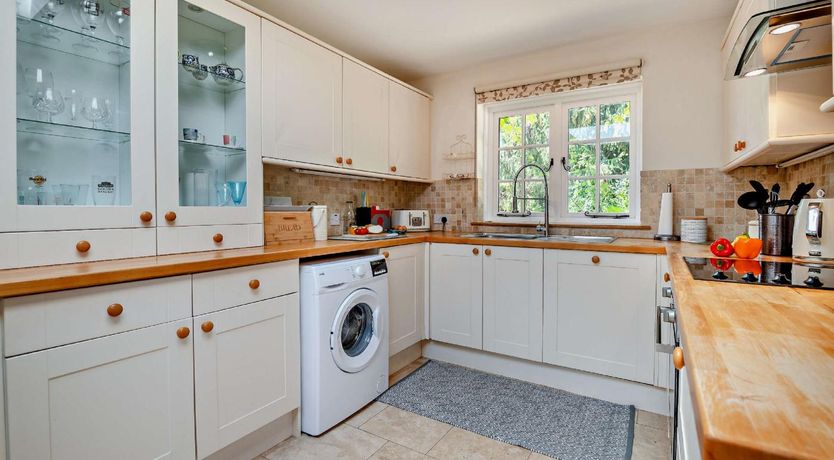 Photo of 2 Bed in Beckford
