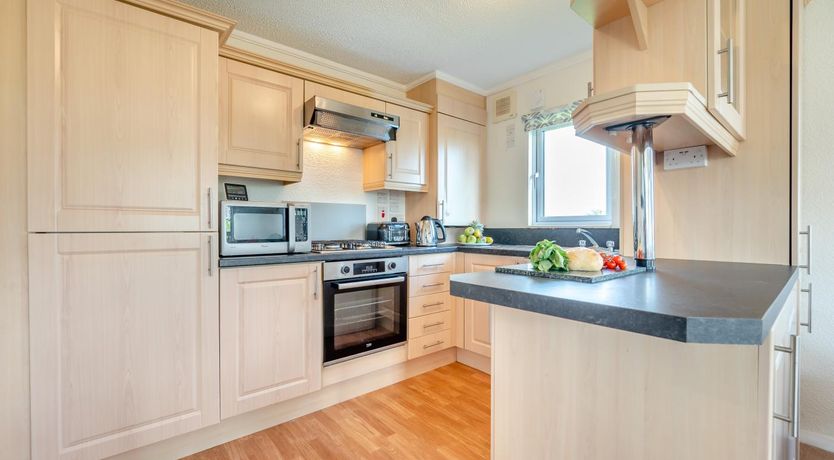Photo of 3 Bed in St. Merryn