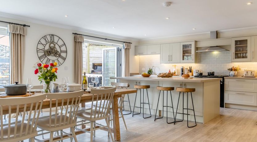 Photo of 4 Bed in Seaview
