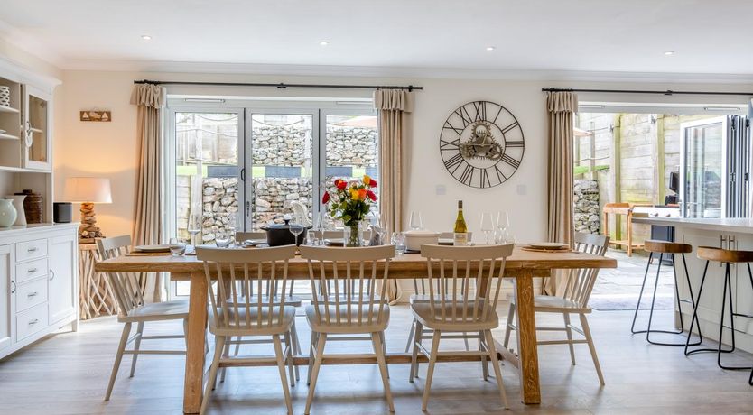 Photo of 4 Bed in Seaview