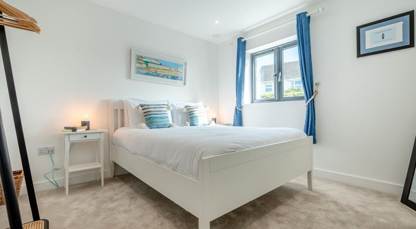 Photo of 4 Bed in Porthleven