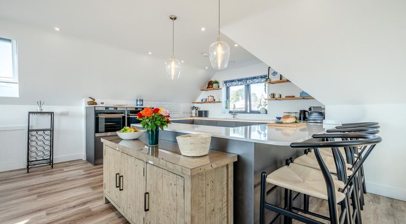 Photo of 4 Bed in Porthleven