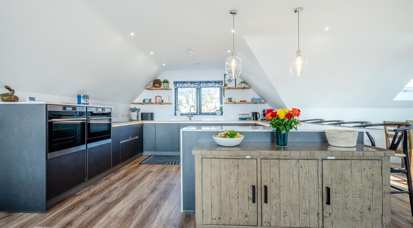 Photo of 4 Bed in Porthleven