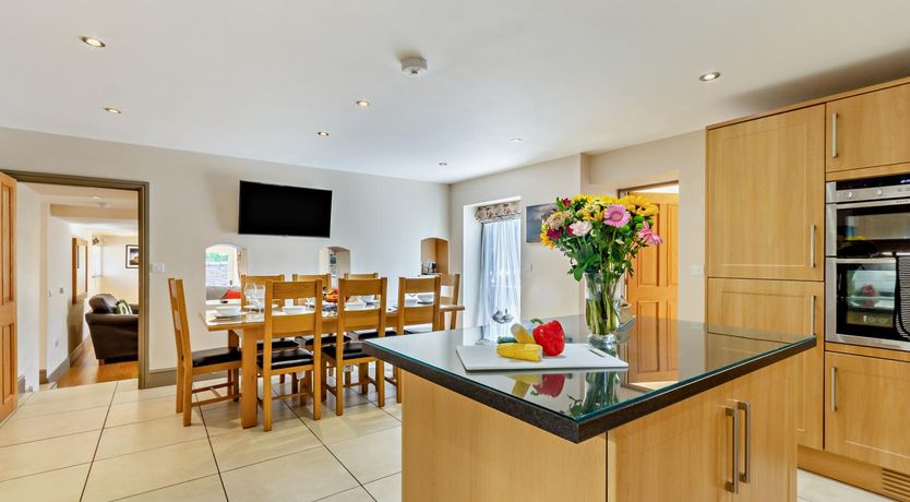 Photo of 4 Bed in Ellastone