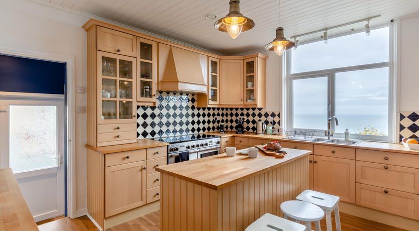 Photo of 4 Bed in Ilfracombe