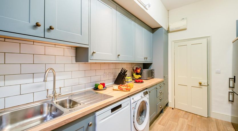 Photo of 4 Bed in Nant Gwynant