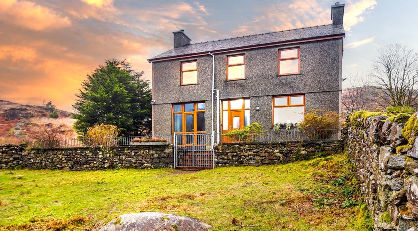 Photo of 4 Bed in Nant Gwynant