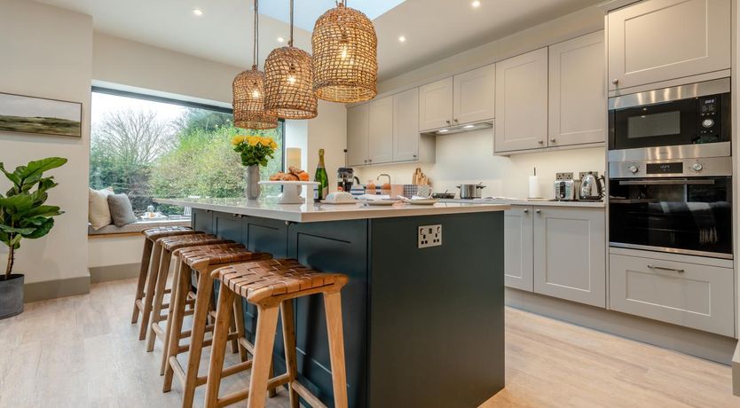 Photo of 5 Bed in Corfe Castle