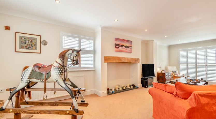 Photo of 4 Bed in St. Florence