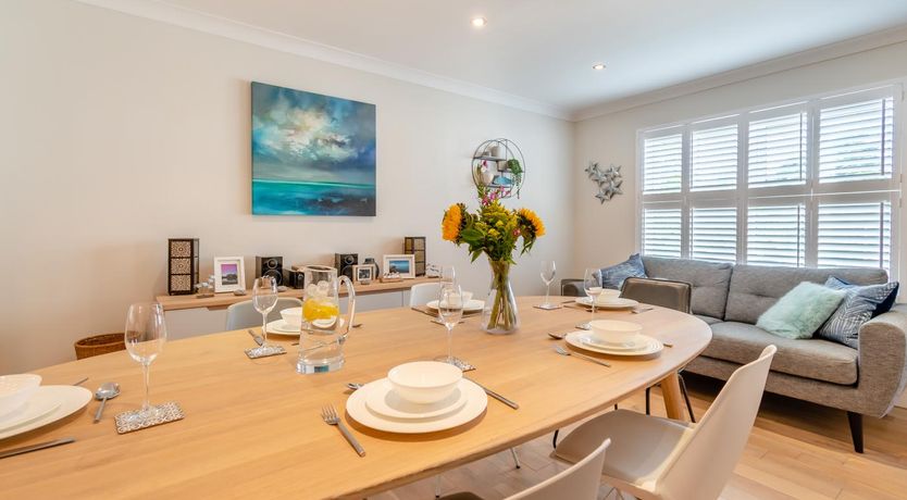 Photo of 4 Bed in St. Florence