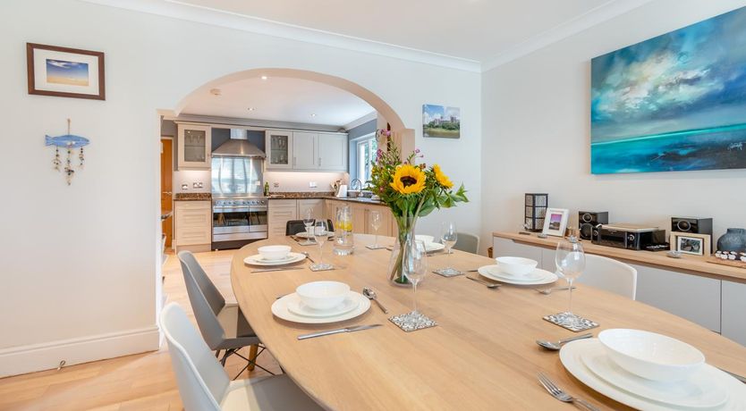 Photo of 4 Bed in St. Florence