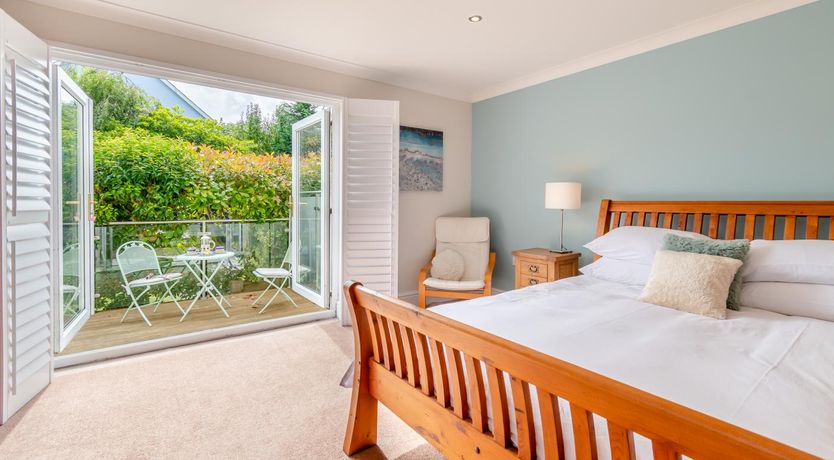 Photo of 4 Bed in St. Florence