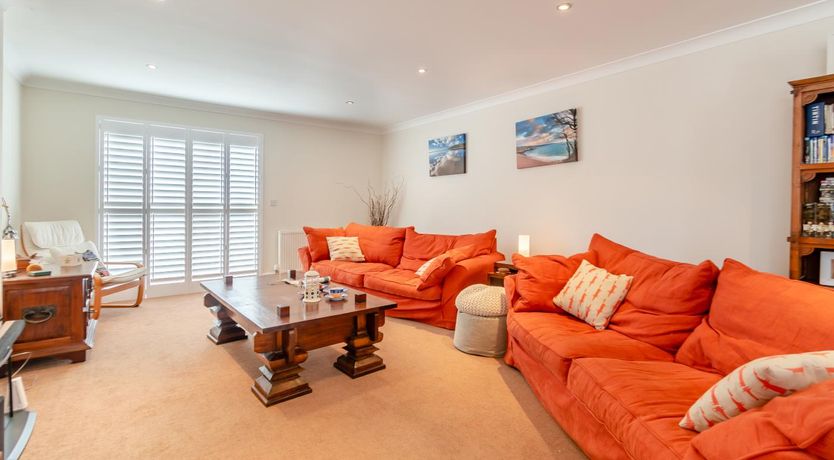 Photo of 4 Bed in St. Florence