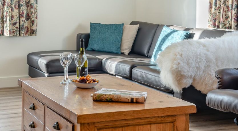 Photo of 3 Bed in Hooke