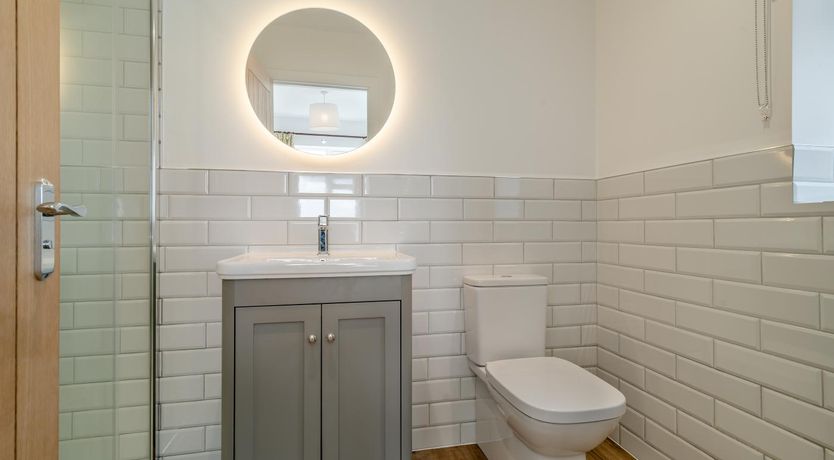 Photo of 3 Bed in Hooke