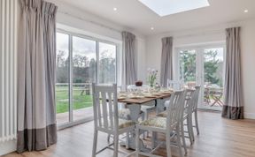 Photo of 3 Bed in Hooke