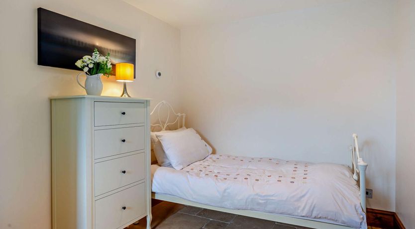 Photo of 2 Bed in Ellastone
