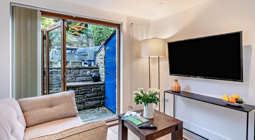 Photo of 2 Bed in Hayfield