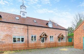 Photo of 4-bed-in-wellesbourne