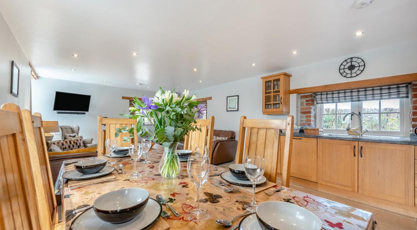 Photo of 3 Bed in Llanddarog