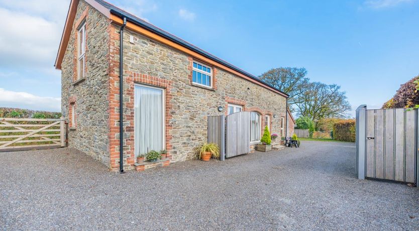 Photo of 3 Bed in Llanddarog