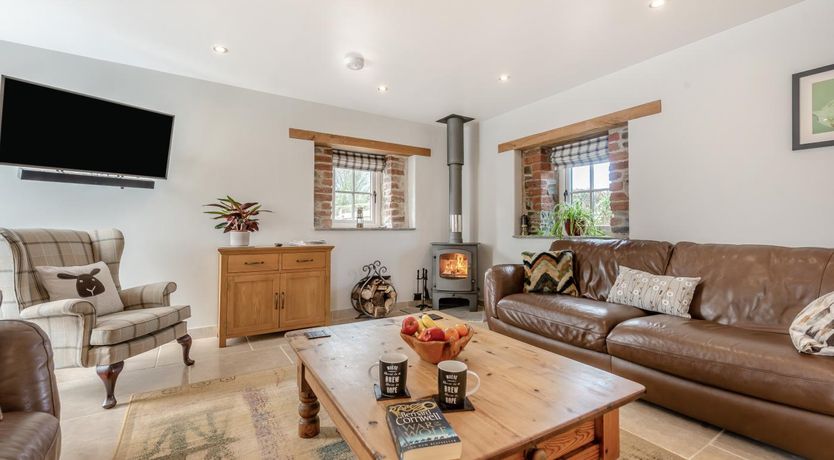 Photo of 3 Bed in Llanddarog