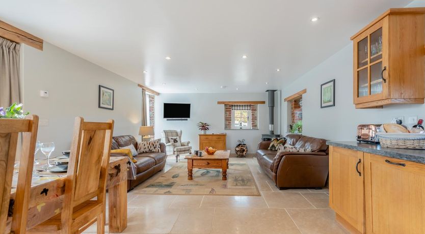 Photo of 3 Bed in Llanddarog